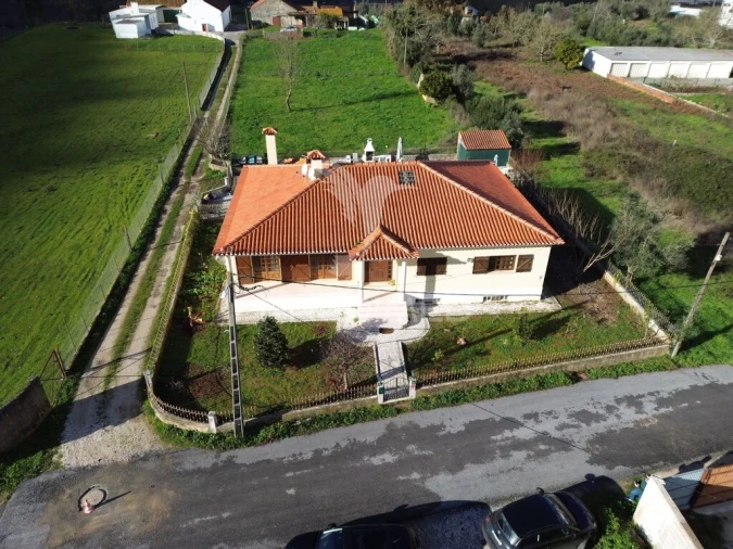 Moradia T5 para Venda em Minde Foto 8