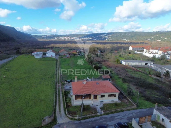 Moradia T5 para Venda em Minde Foto 4