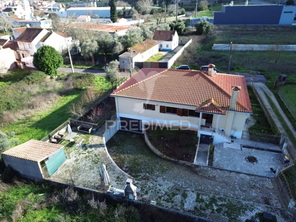 Moradia T5 para Venda em Minde Foto 2