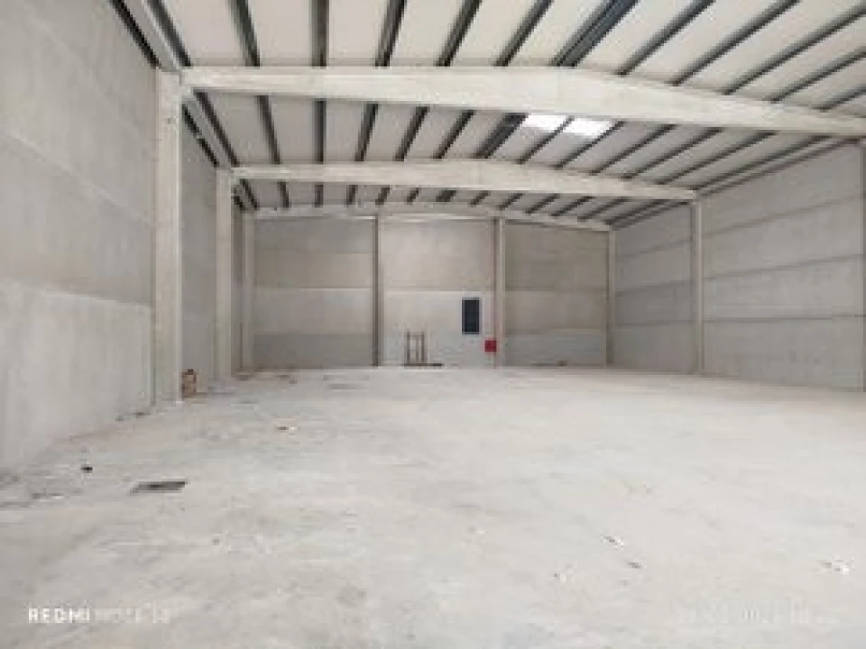 Armazém para Arrendamento em Santiago dos Velhos Foto 7