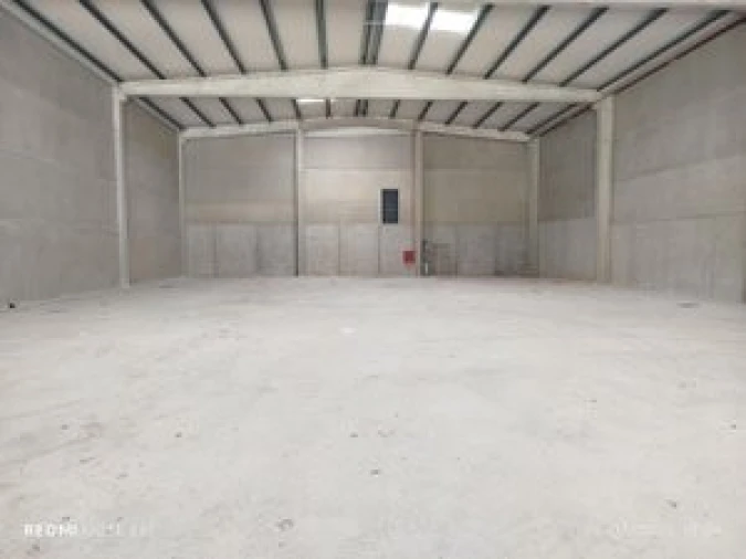 Armazém para Arrendamento em Santiago dos Velhos Foto 4