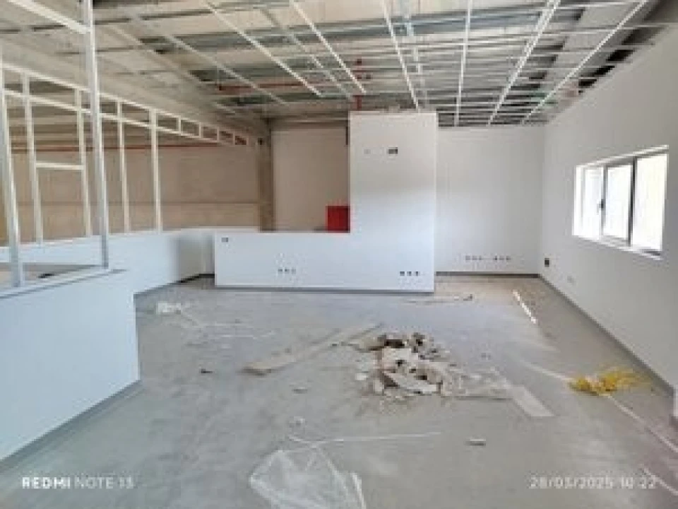 Armazém para Arrendamento em Santiago dos Velhos Foto 8