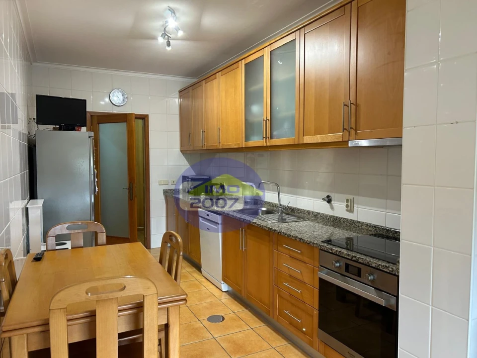 Apartamento T2 para Venda em Grijó e Sermonde Foto 9