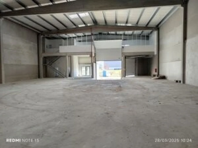 Armazém para Arrendamento em Santiago dos Velhos Foto 3