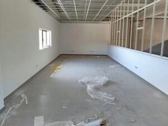 Armazém para Arrendamento em Santiago dos Velhos Foto 5