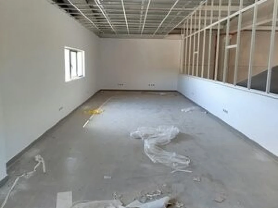 Armazém para Arrendamento em Santiago dos Velhos Foto 5