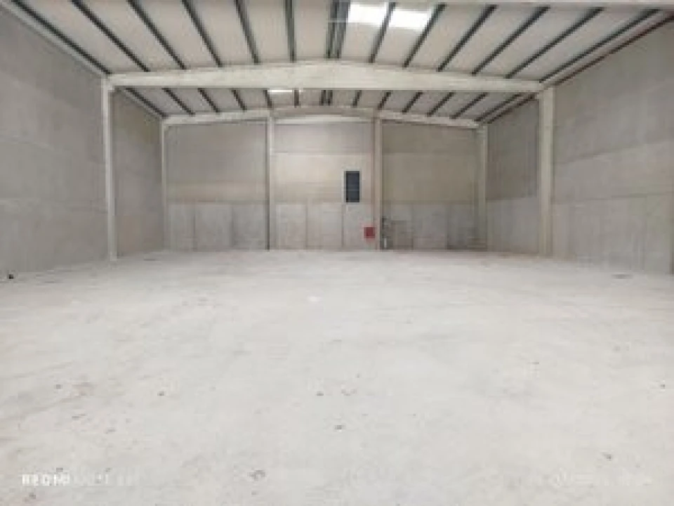 Armazém para Arrendamento em Santiago dos Velhos Foto 4