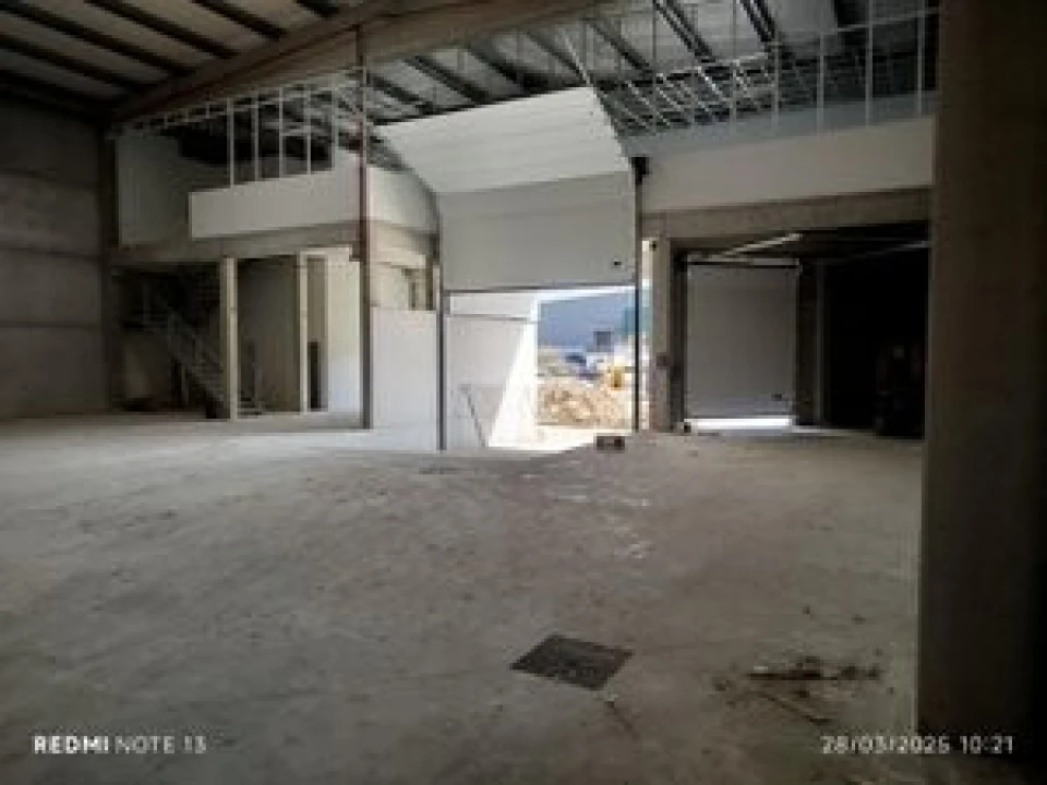 Armazém para Arrendamento em Santiago dos Velhos Foto 1