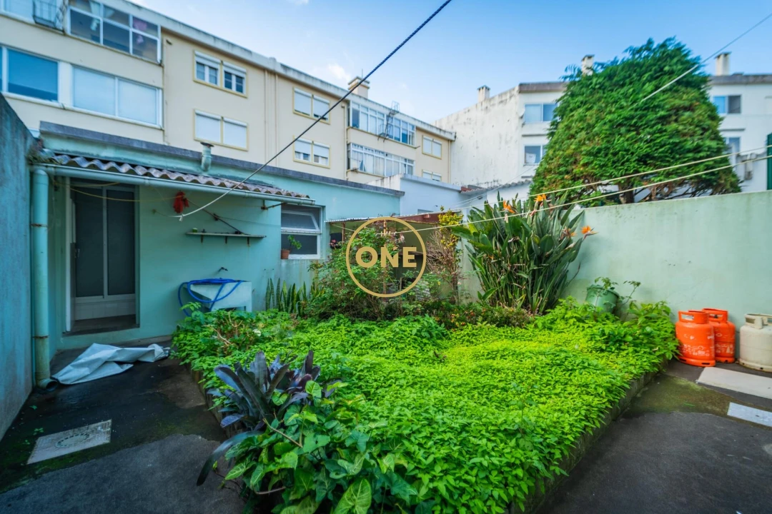 Moradia T4 para Venda em Ponta Delgada (São Pedro) Foto 10