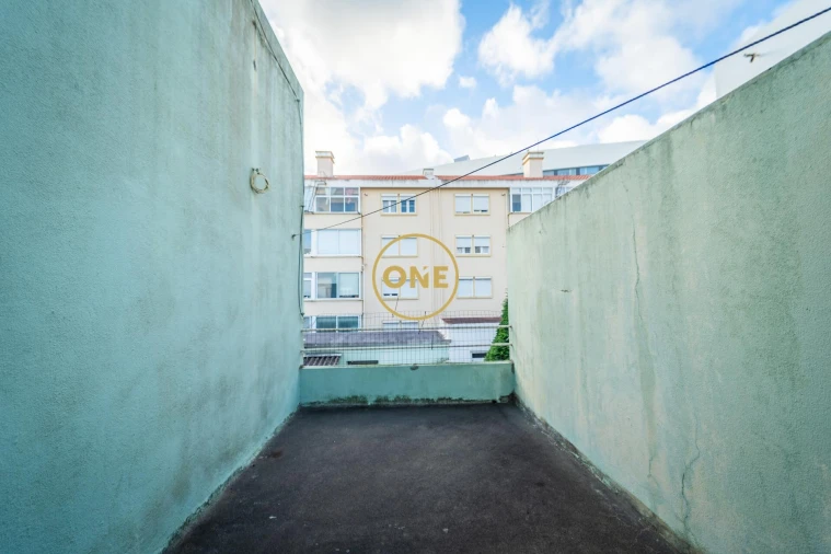 Moradia T4 para Venda em Ponta Delgada (São Pedro) Foto 6