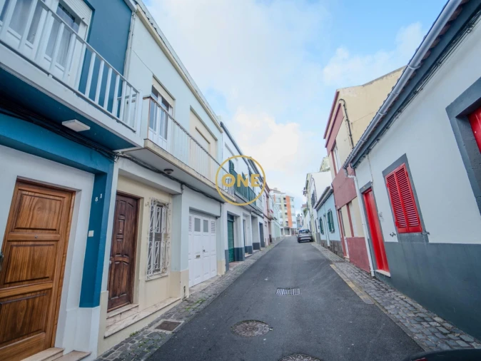 Moradia T4 para Venda em Ponta Delgada (São Pedro) Foto 2