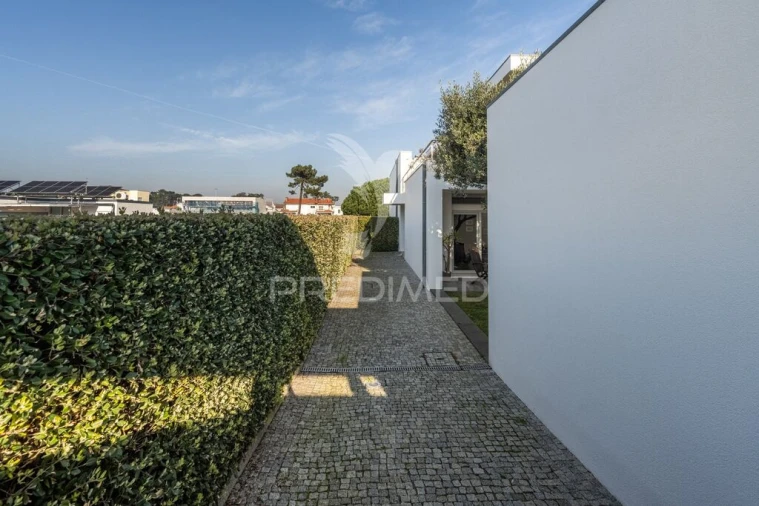 Moradia T3 para Venda em Esmoriz Foto 3