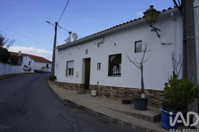 Negócio para Venda em Vale de Santiago