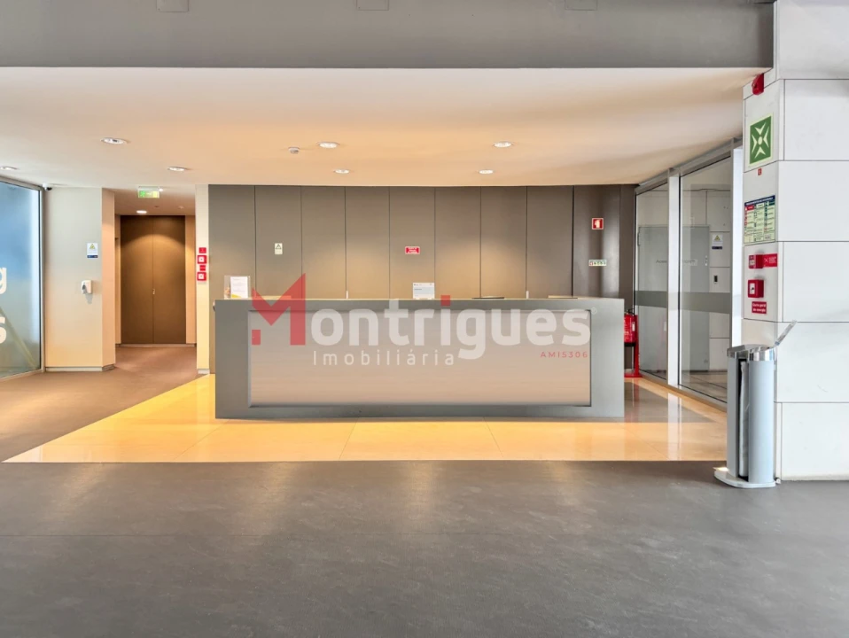 Garagem para Arrendamento em Odivelas Foto 2