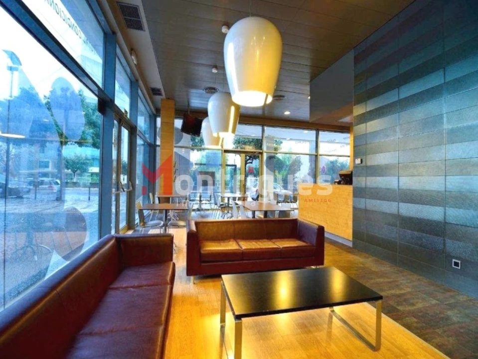 Loja para Venda em Parque das Nações Foto 4