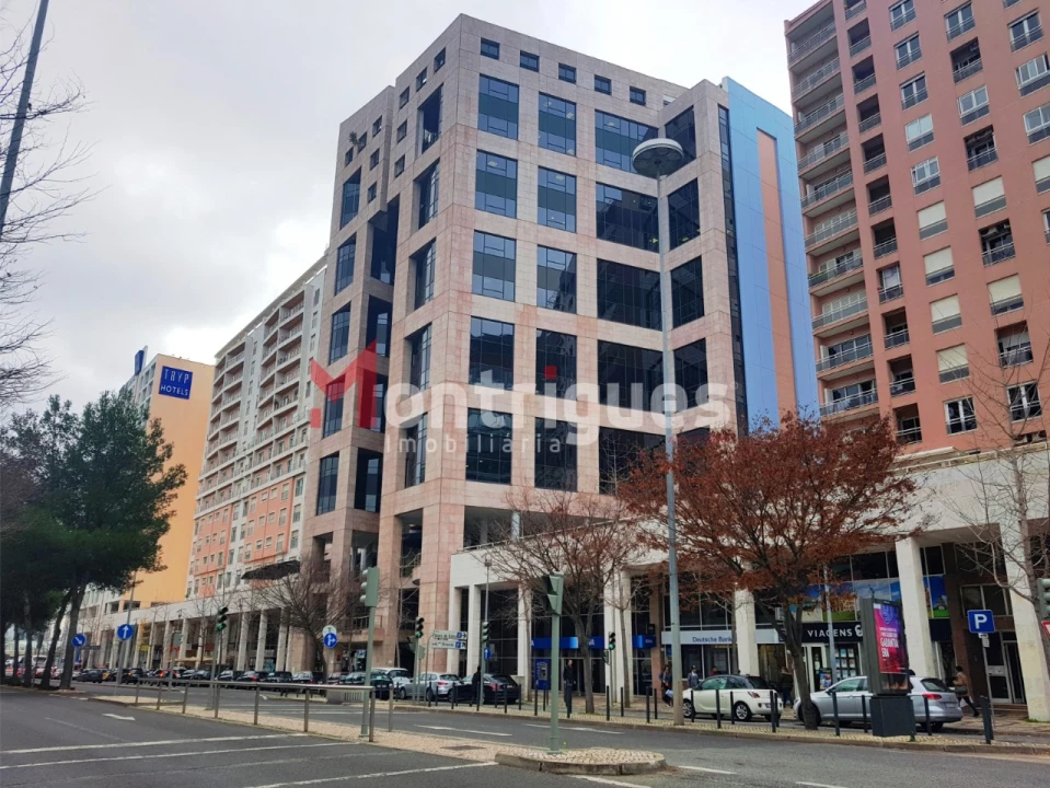 Armazém para Arrendamento em Parque das Nações Foto 1