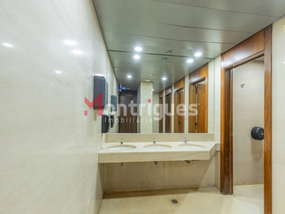 Escritório para Venda em Santo António Foto 12