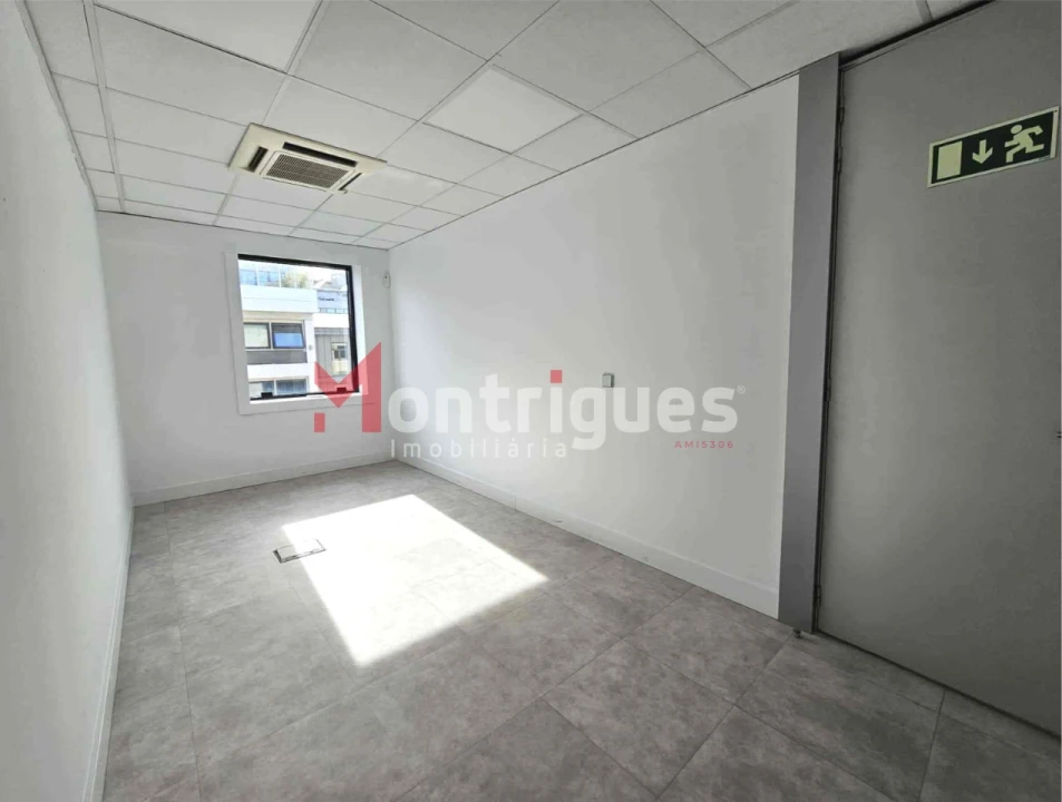 Escritório para Venda em Santo António Foto 17