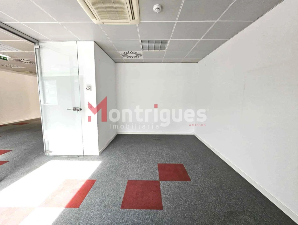 Escritório para Venda em Santo António Foto 13