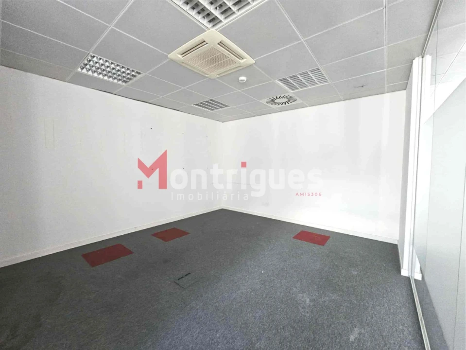 Escritório para Venda em Santo António Foto 13