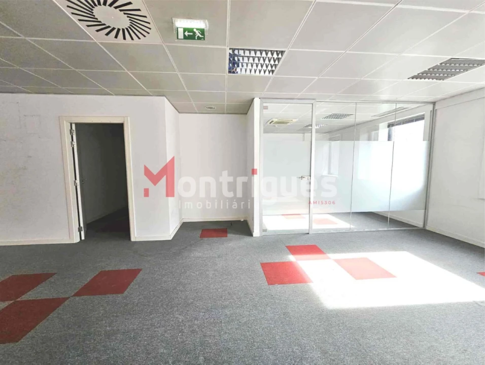 Escritório para Venda em Santo António Foto 15