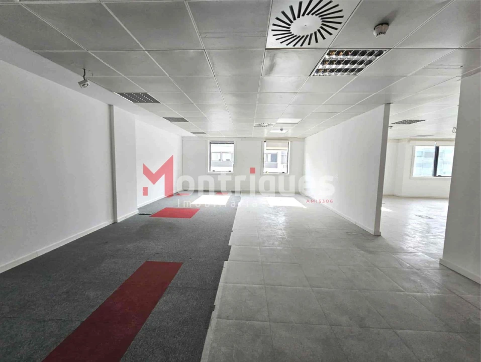 Escritório para Venda em Santo António Foto 19