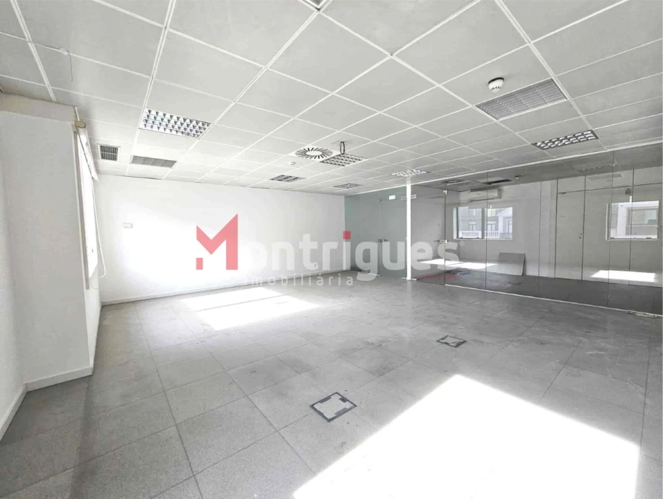 Escritório para Venda em Santo António Foto 21