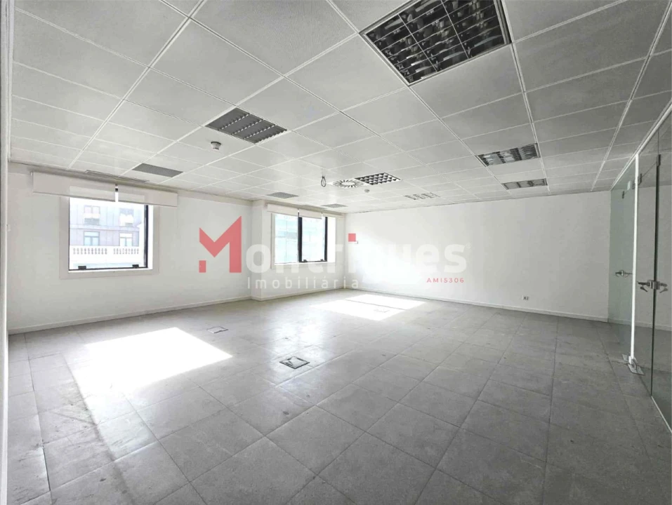 Escritório para Arrendamento em Santo António Foto 9