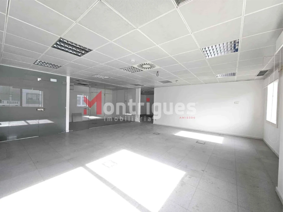 Escritório para Arrendamento em Santo António Foto 11