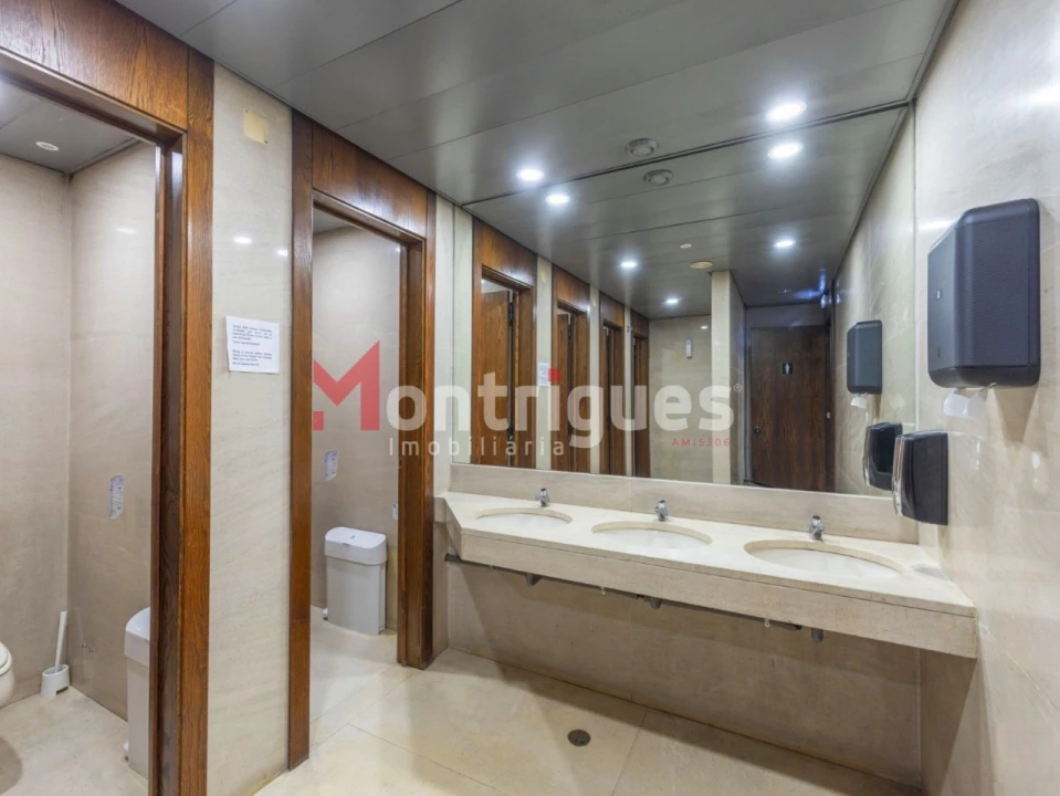 Escritório para Arrendamento em Santo António Foto 13