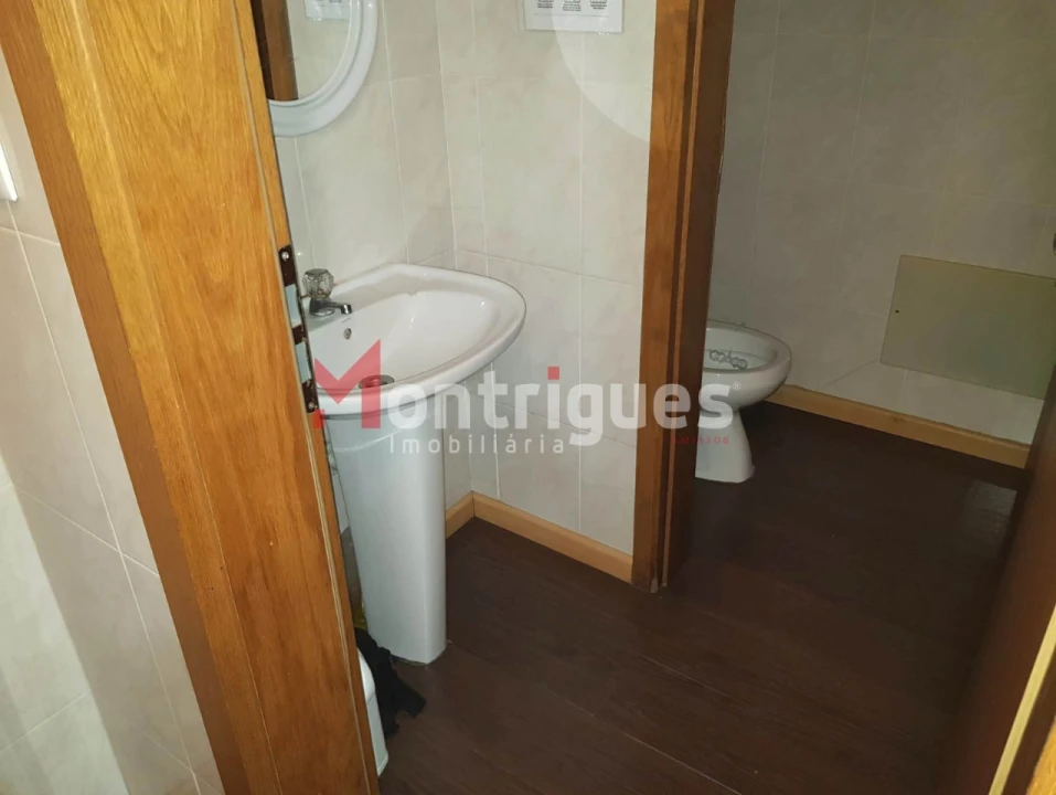 Loja para Arrendamento em Alto do Seixalinho, Santo André e Verderena Foto 5