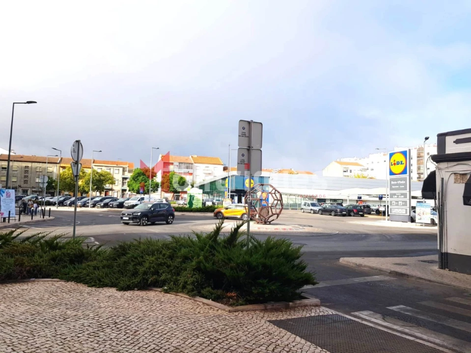 Loja para Arrendamento em Alto do Seixalinho, Santo André e Verderena Foto 7