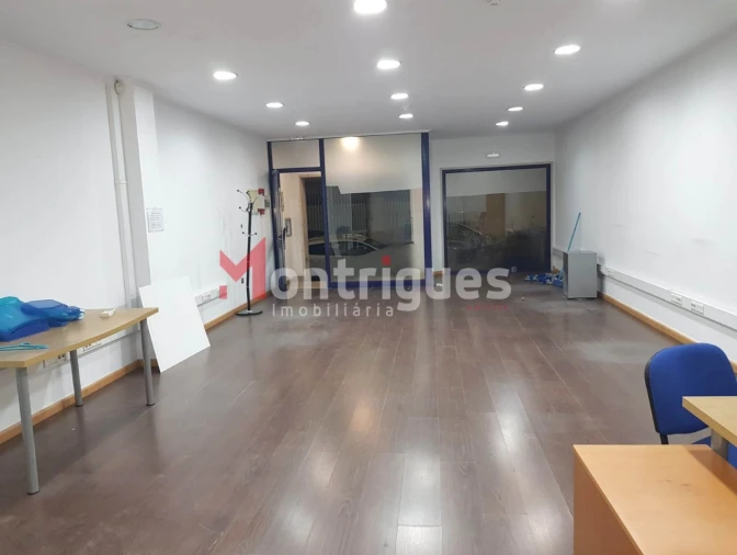 Loja para Arrendamento em Alto do Seixalinho, Santo André e Verderena Foto 3