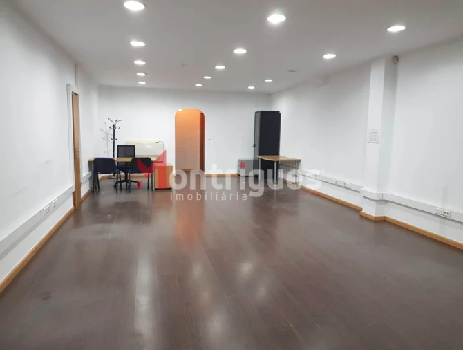 Loja para Arrendamento em Alto do Seixalinho, Santo André e Verderena Foto 4