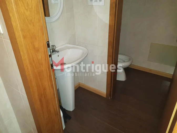 Loja para Arrendamento em Alto do Seixalinho, Santo André e Verderena Foto 5