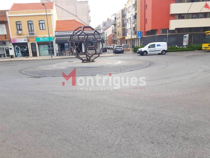 Loja para Arrendamento em Alto do Seixalinho, Santo André e Verderena Foto 1