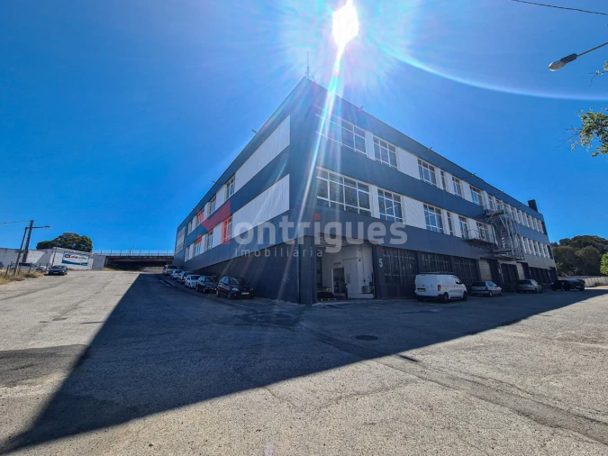 Armazém para Arrendamento em Camarate, Unhos e Apelação Foto 2