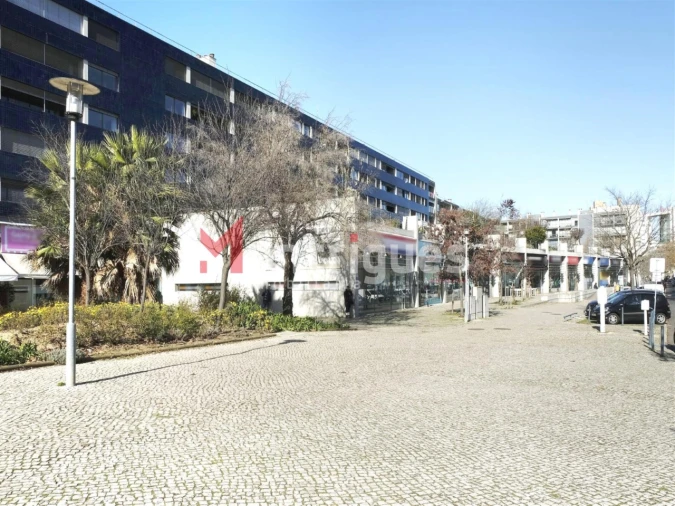 Loja para Venda em Parque das Nações Foto 2