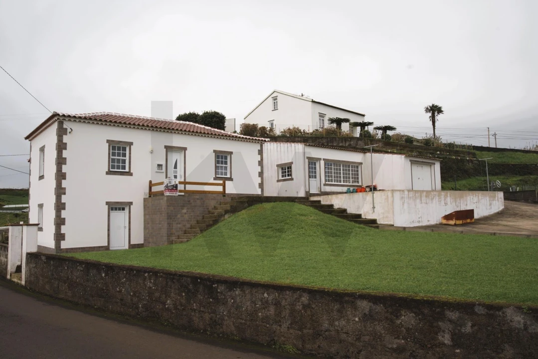 Moradia T2 para Venda em Santo Espirito Foto 3