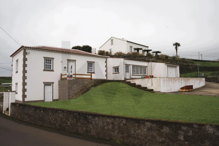 Moradia T2 para Venda em Santo Espirito Foto 3