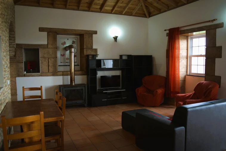 Moradia T2 para Venda em Santo Espirito Foto 9