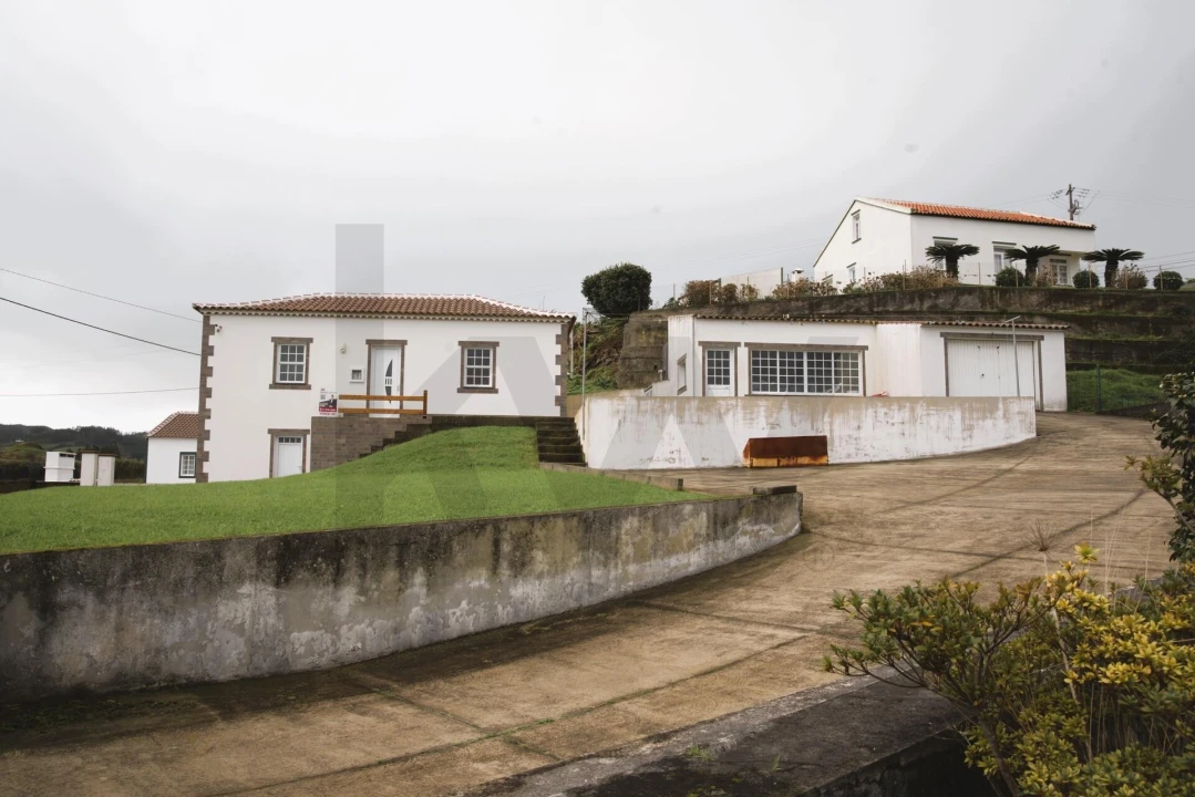 Moradia T2 para Venda em Santo Espirito Foto 6