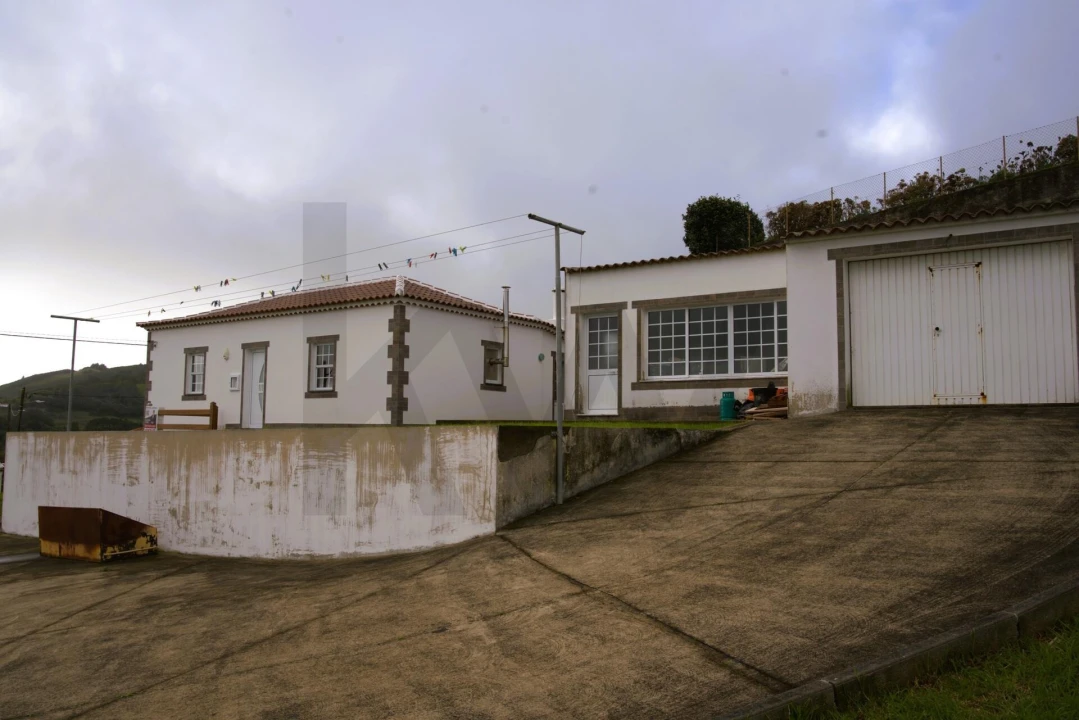 Moradia T2 para Venda em Santo Espirito Foto 5