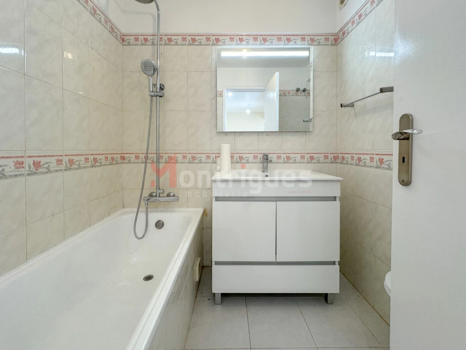 Apartamento T2 para Venda em Algueirão-Mem Martins Foto 14