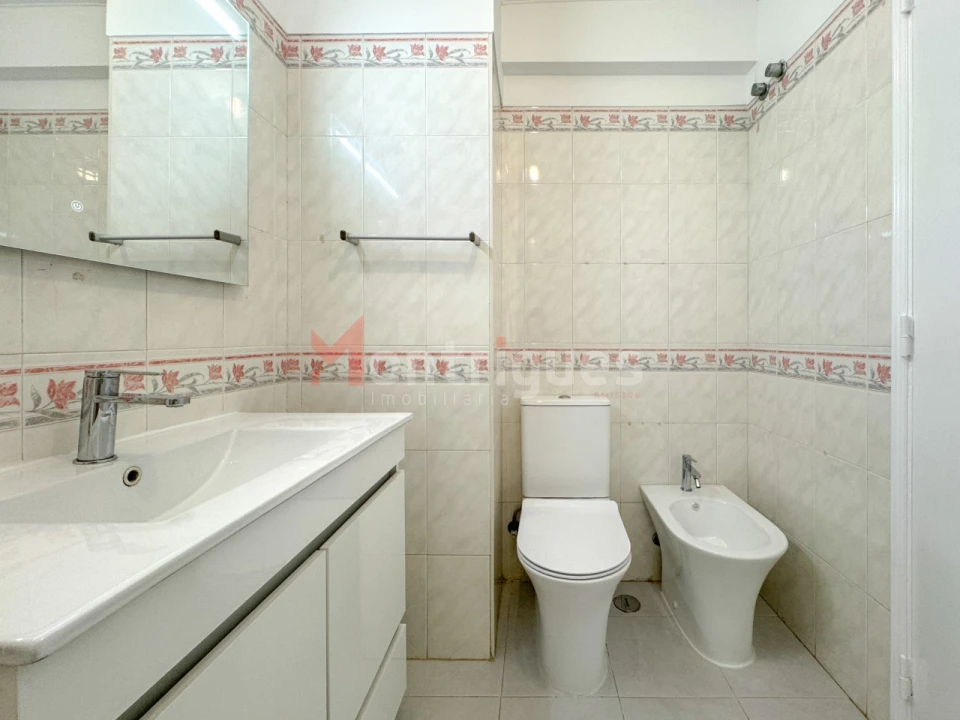 Apartamento T2 para Venda em Algueirão-Mem Martins Foto 15