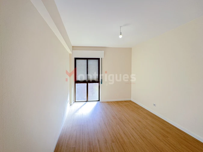 Apartamento T2 para Venda em Algueirão-Mem Martins Foto 13