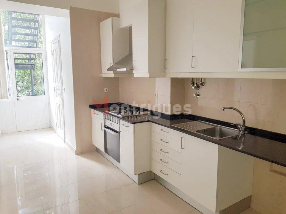Apartamento T4 para Arrendamento em Avenidas Novas Foto 5