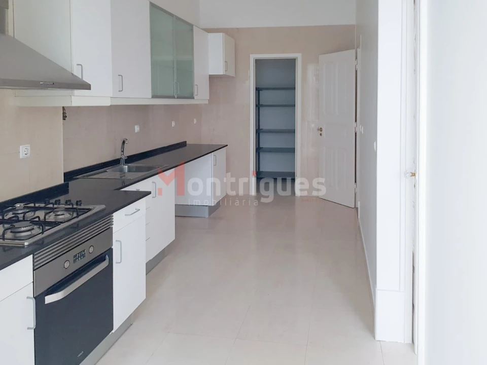 Apartamento T4 para Arrendamento em Avenidas Novas Foto 6