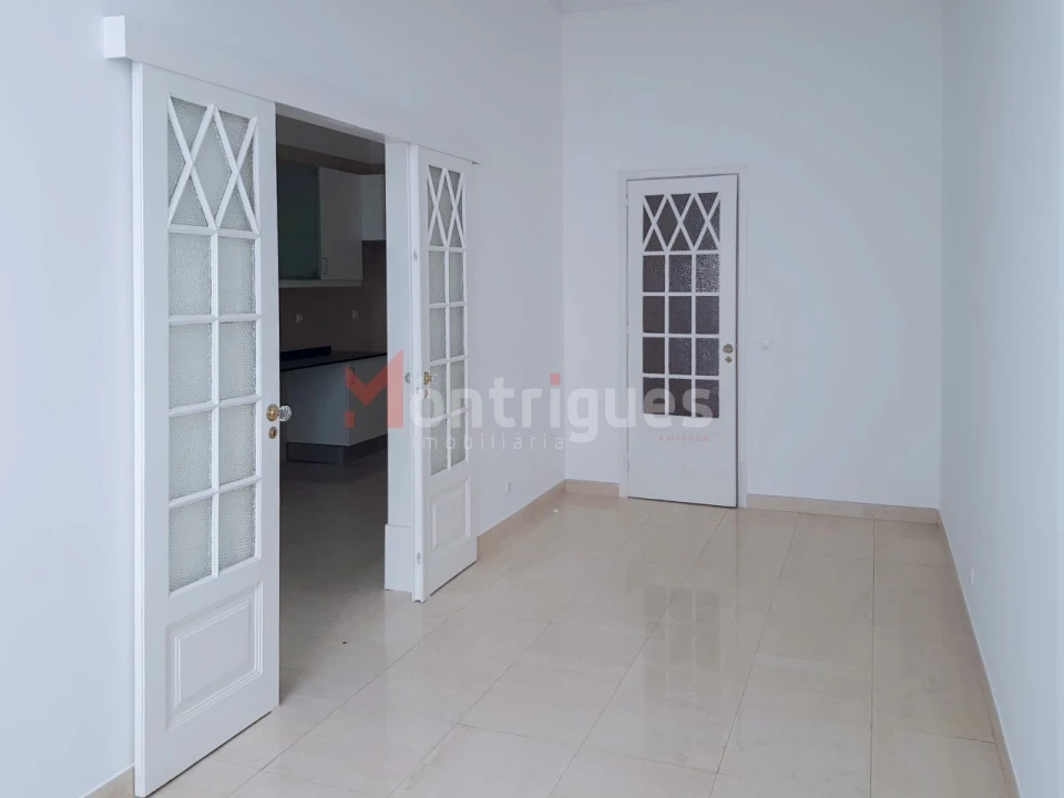 Apartamento T4 para Arrendamento em Avenidas Novas Foto 9
