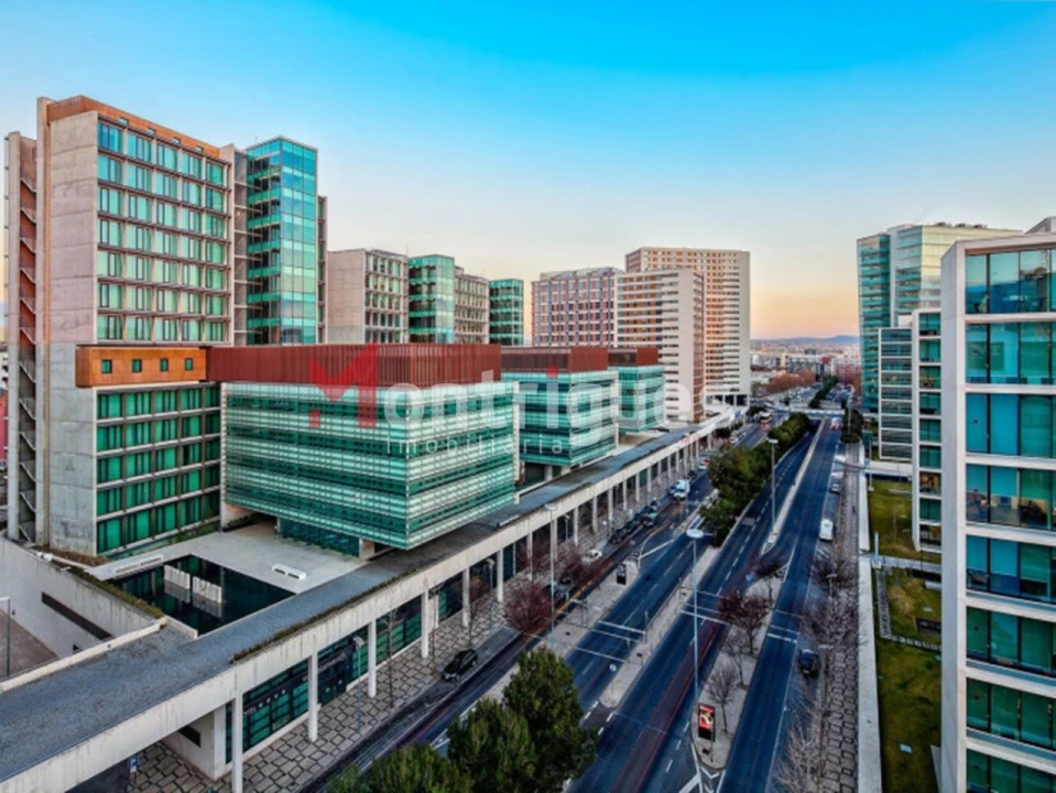 Loja para Venda em Parque das Nações Foto 1